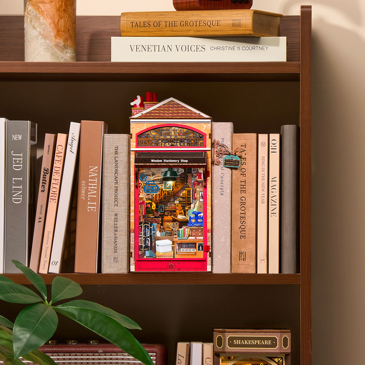 Rolife Wisdom Stationery Shop – DIY Book Nook Kit