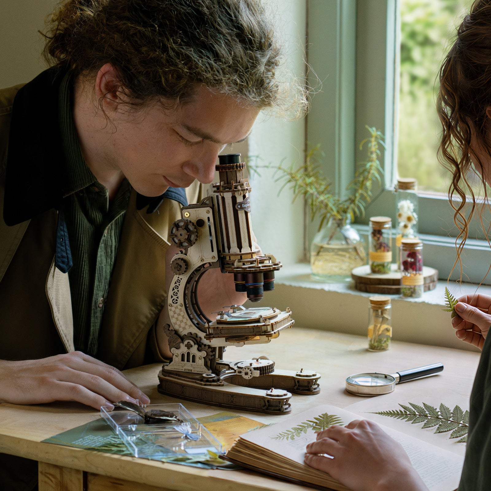 Rokr Microscope – DIY Mechanical Model Kit