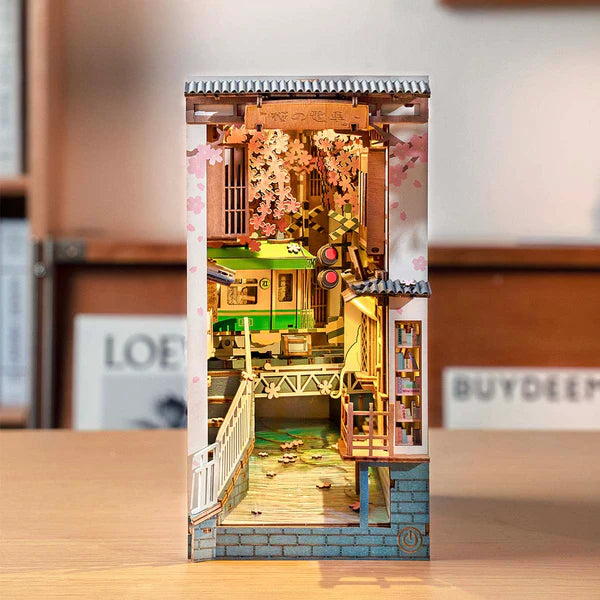 Sakura Densya – DIY Book Nook Kit