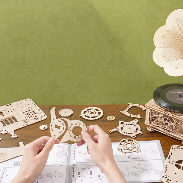 Classic Gramophone (Electric Version) – 3D Wooden Puzzle Kit