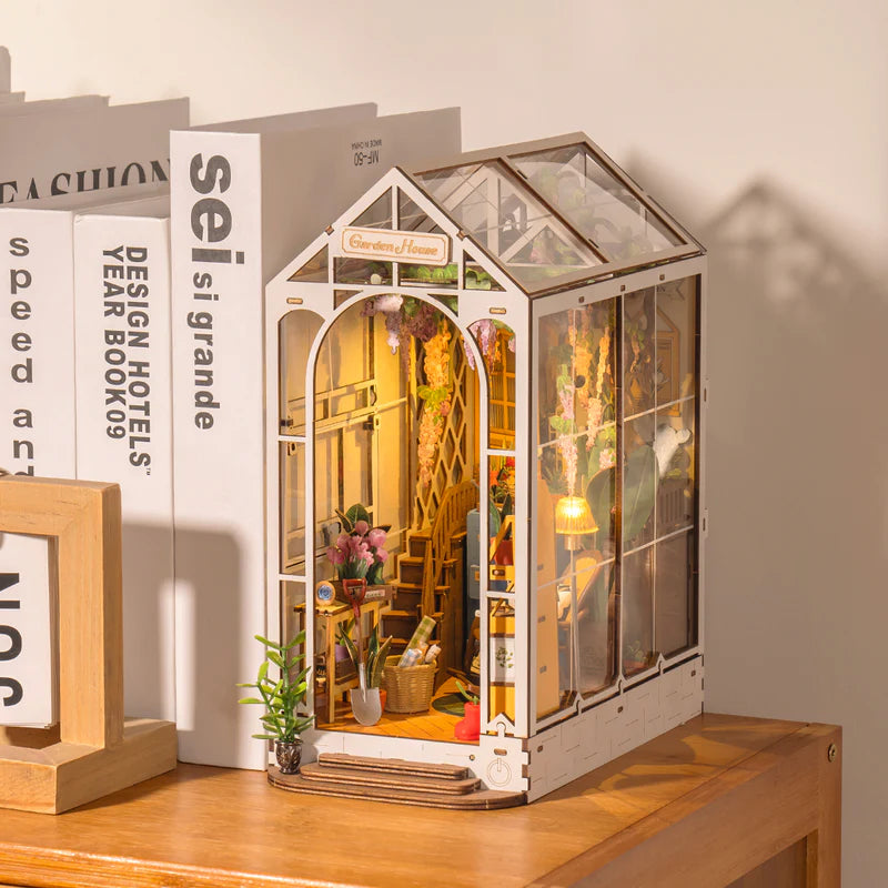 Garden House – DIY Book Nook Kit