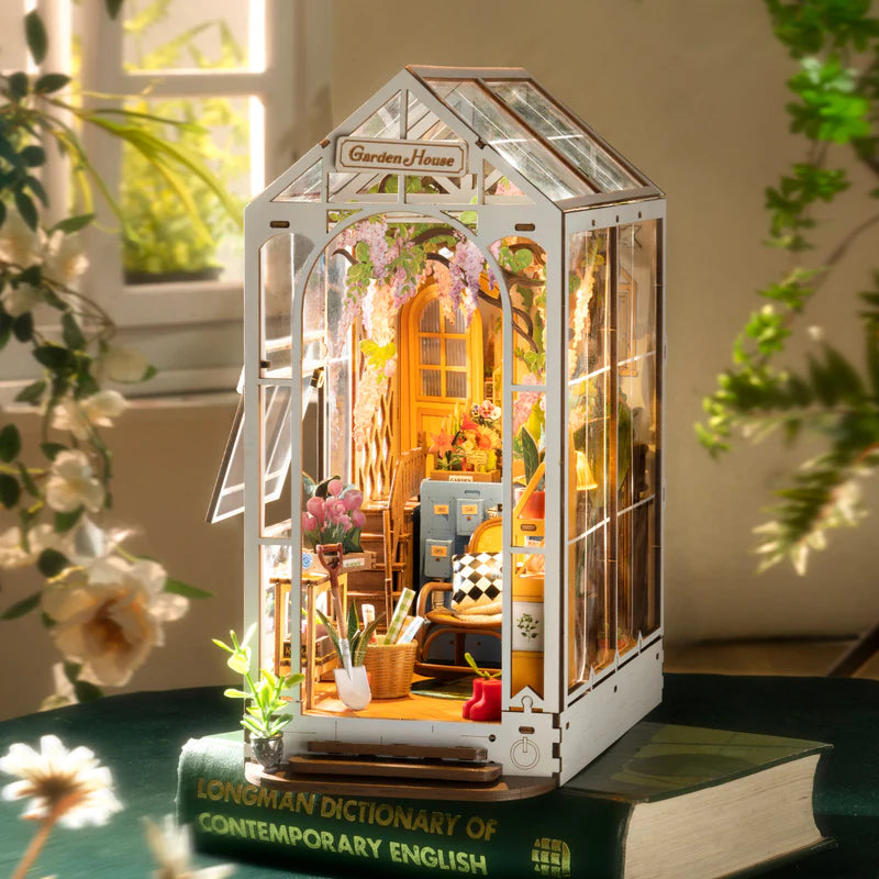 Garden House – DIY Book Nook Kit