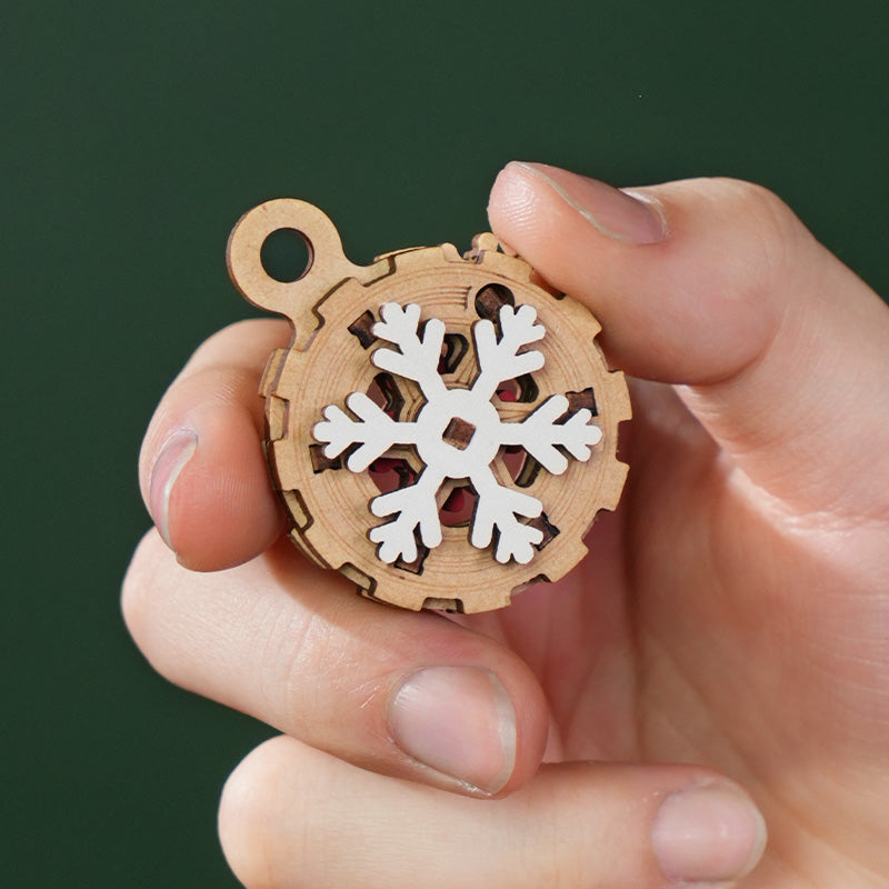 Santa on Skis – 3D Wooden Pendulum Balance Toy Kit