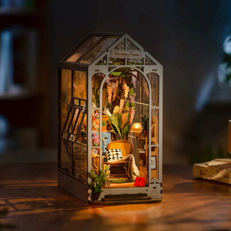 Garden House – DIY Book Nook Kit