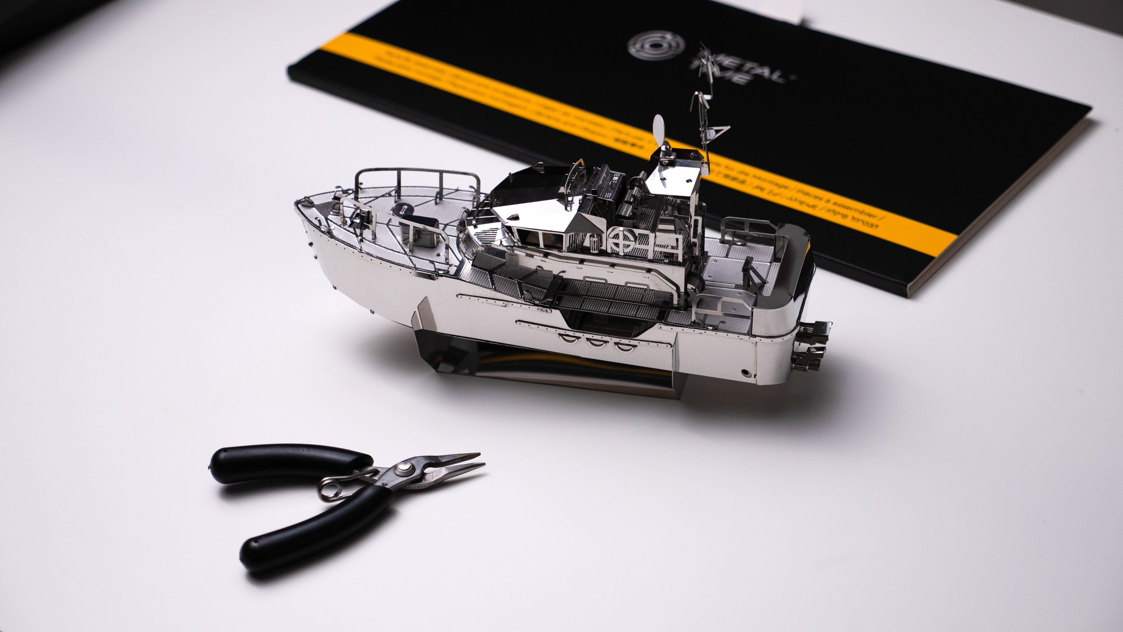 Metal Time Guardian of the Coasts – DIY Metal Model Kit