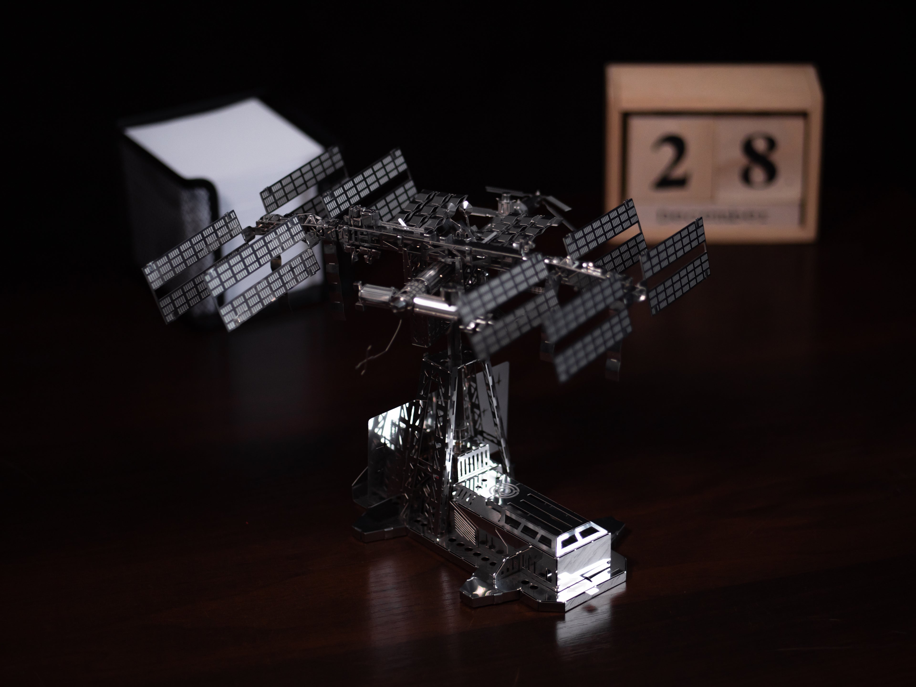 Metal Time Astronauts Lodge Space Station – DIY Metal Model Kit