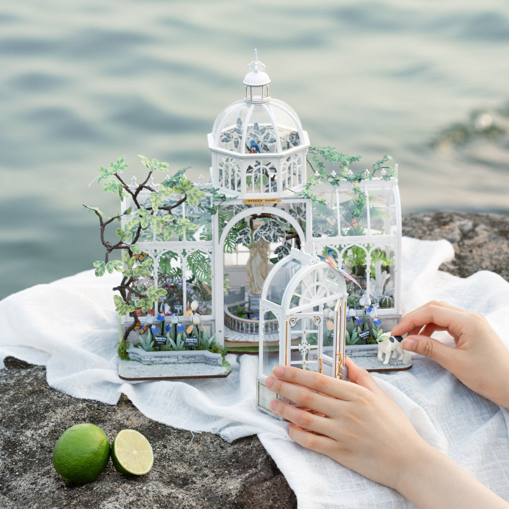 Rolife Oxygen Oasis – DIY Miniature House Kit