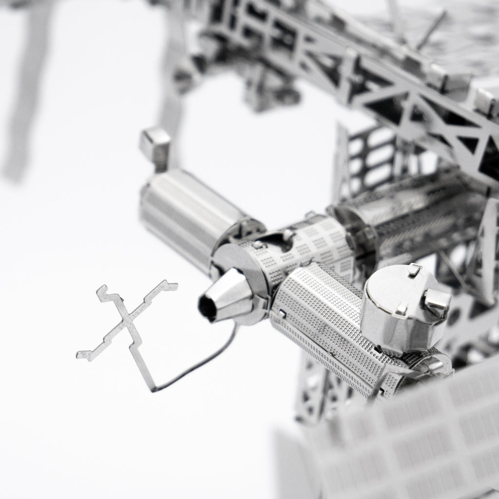 Metal Time Astronauts Lodge Space Station – DIY Metal Model Kit