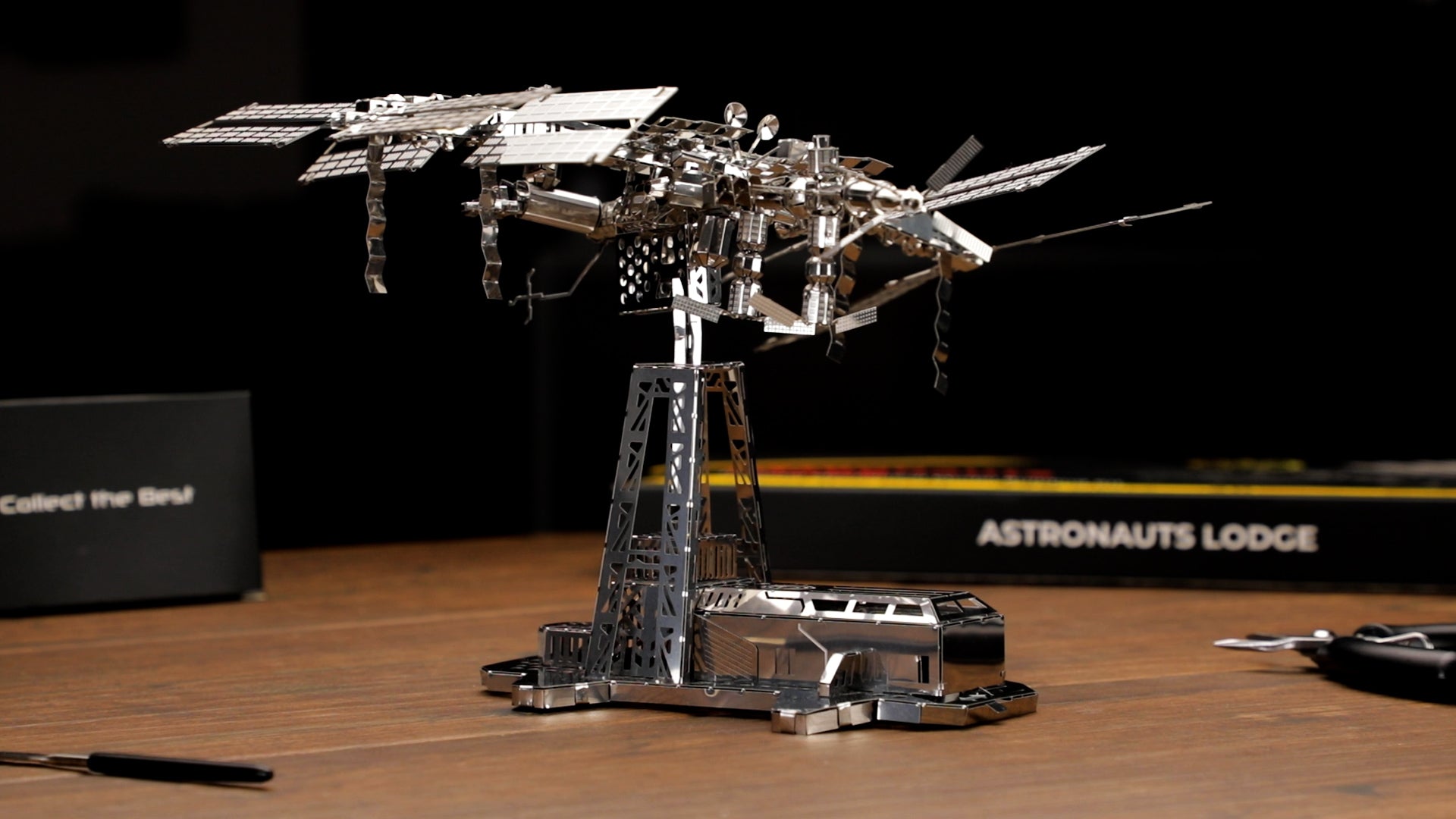 Metal Time Astronauts Lodge Space Station – DIY Metal Model Kit