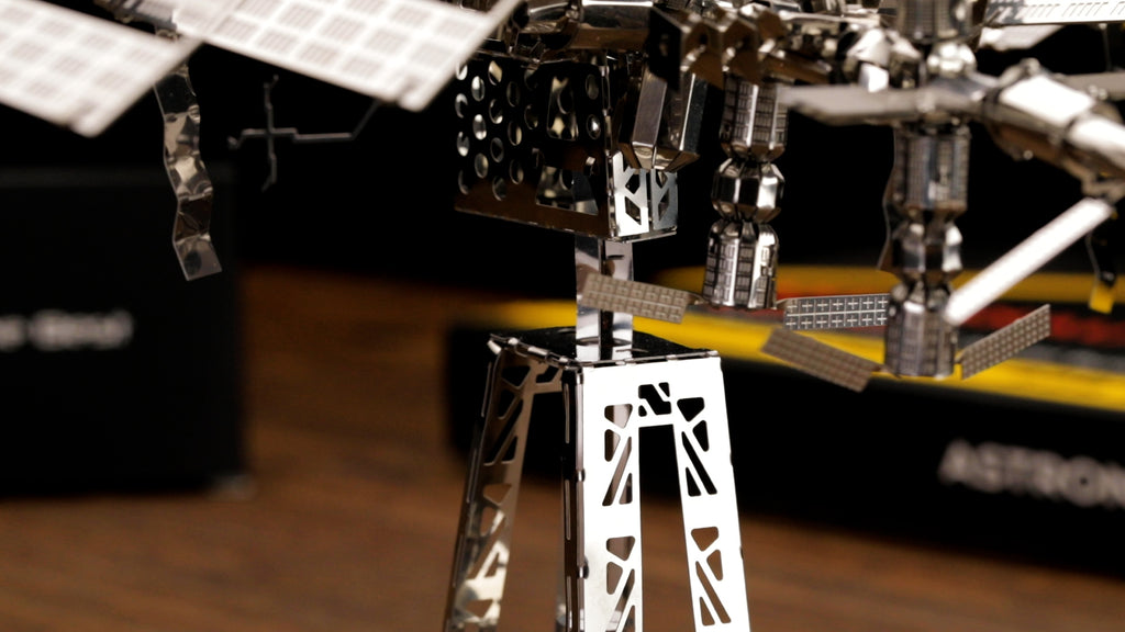 Metal Time Astronauts Lodge Space Station – DIY Metal Model Kit