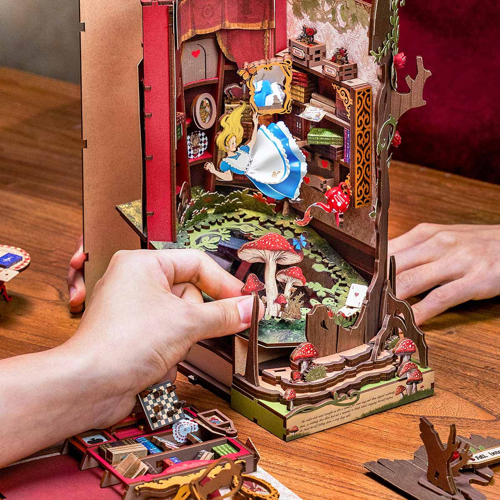 Wonderland Tree Book Nook – DIY Model Kit