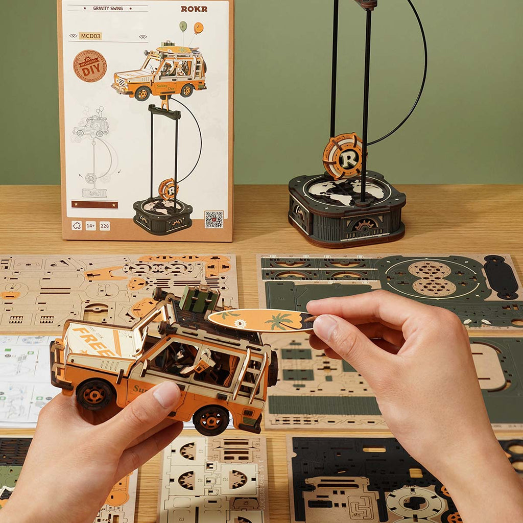 Gravity Balance Duo – Wooden Pendulum Model Kit