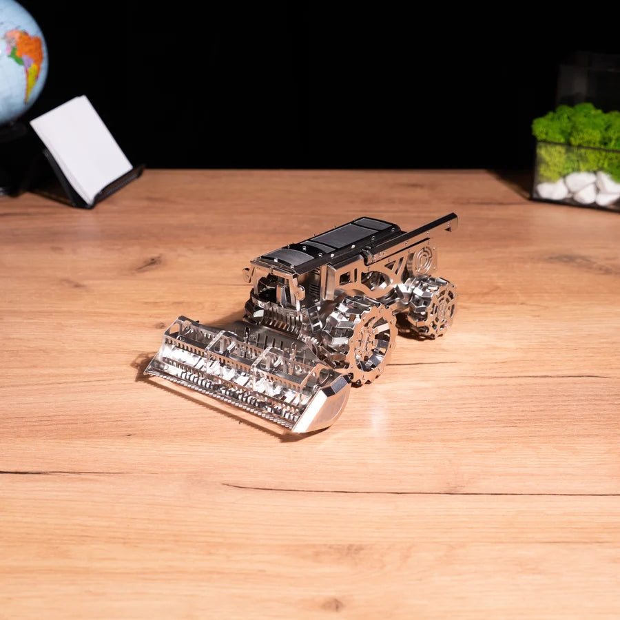 Metal Time Voracious Harvester Combine - DIY Metal Model Kit