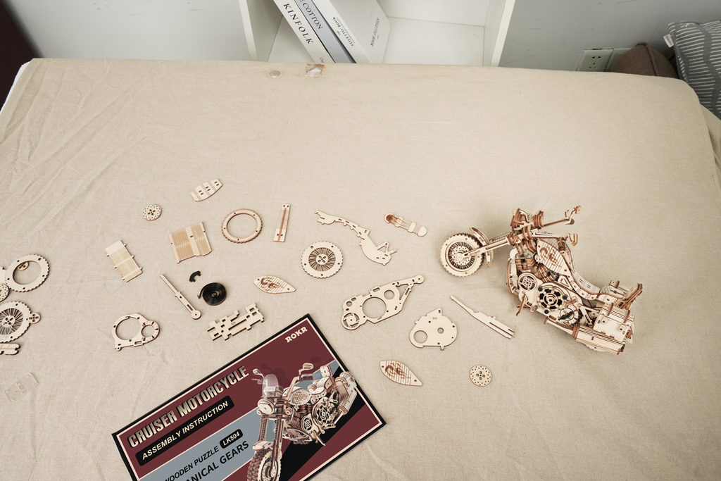 Vintage Cruiser Motorcycle – 3D Wooden Mechanical Model Kit