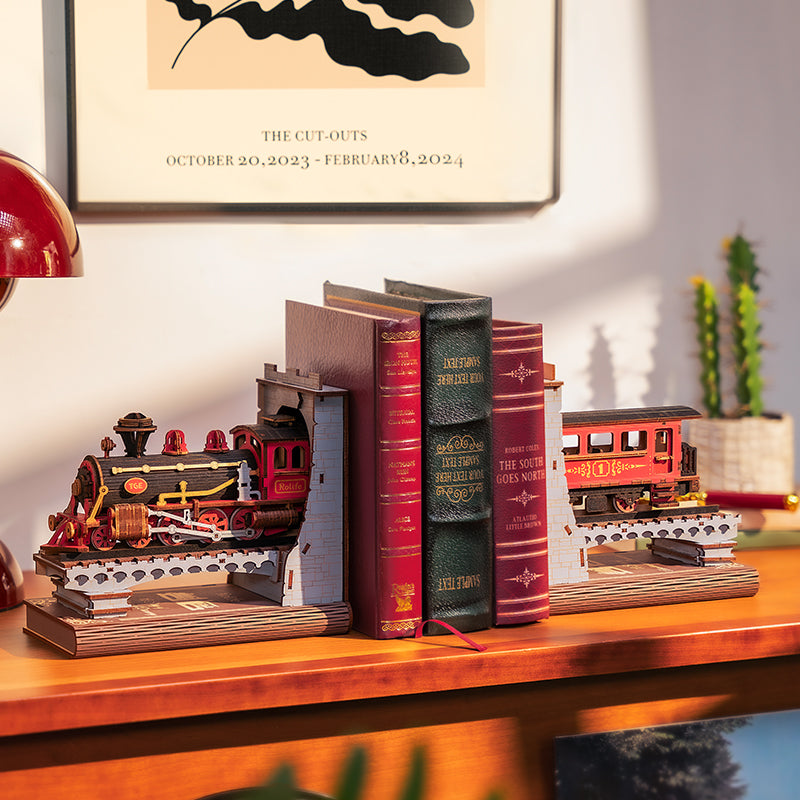 Century Train Book Nook – DIY Model Kit