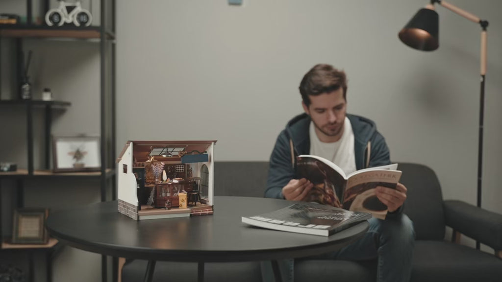Kiki's Magic Emporium – DIY Miniature House Kit