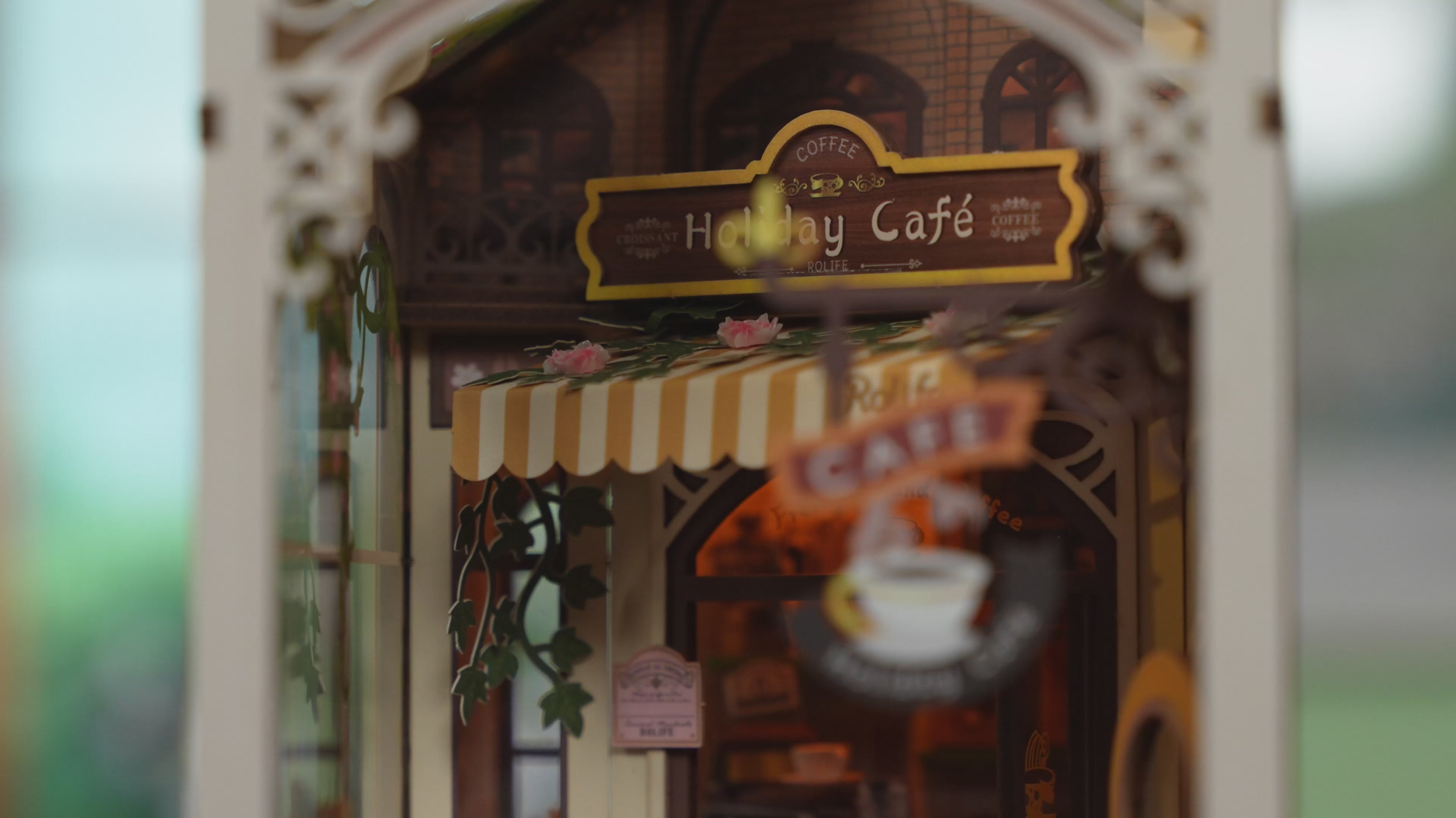 Holiday Café Book Nook – DIY Miniature Kit